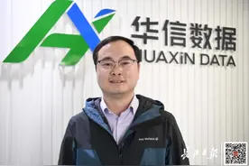 黑衣男子找到了！图片