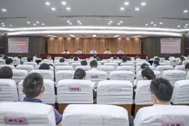 秦淮区、南部新城召开文明委暨全国文明典范城市创建部署会议图片