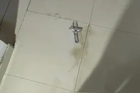 西安家里地面往出渗水怎么维修？图片