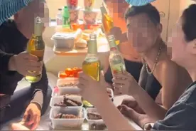 东北5人坐火车去海南十箱啤酒喝三箱，网友：喝不了去坐小孩桌图片