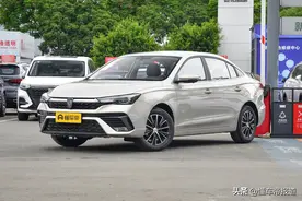 新车 | 减配日间行车灯，荣威i5两款安心版车型上市，售7.29万元起图片