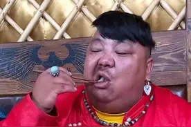 内蒙网红恩克：和好兄弟反目成仇，直播时吐血，睡觉要用呼吸机图片