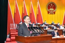 刘雪峰当选双鸭山市中级人民法院院长图片