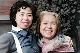 她是丁玲的女儿，也是舞剧《红色娘子军》的编导，一生没见过父亲图片