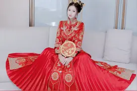 身披秀禾的杏子Yada，端庄又俏皮，快来沾喜气！图片