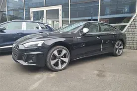 23款奥迪S5：3.0TV6+全时四驱，354马力输出，5秒破百，60万起步图片