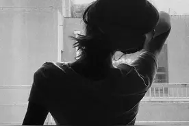 深夜伤感的灰色女生头像图片