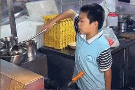 全网情绪最稳定的10后，大学生只想尊称他一句“小孩哥”图片