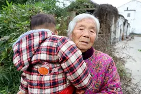 无锡一位84岁老奶奶跳入河中救下3岁孩童！事后她却哭了…图片