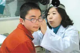 17年前，14岁湖南男孩扒飞机在万米高空飞行1.5小时，后来怎样了图片