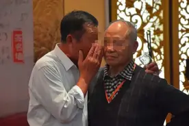 2018年贵州男子讲笑话把邻居“笑死”，涉嫌过失杀人，法院：判了图片