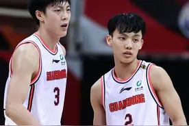 年薪仅70万！徐杰薪水远低于胡明轩 他发8字金句自我激励 杜锋点赞图片