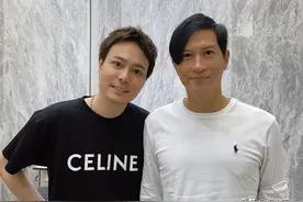 55岁张家辉去深圳理发！穿拖鞋现身接地气，与关咏荷30年不离不弃图片