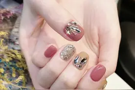 脚有灰指甲擦什么药好图片