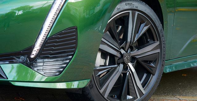 买凡尔赛C5X等一等！全新标致308确定国产：1.6T+8AT卖9万会火？