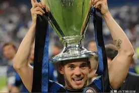 他自诩天赋不输给梅罗，却毁于酒精，26岁痛失金球奖，37岁胖成球图片