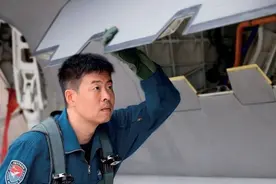 歼20弹舱近距公开：内部规划整齐划一，对比F35尽显大国风采图片