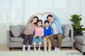 孩子为啥都随父亲姓？母亲生的，女的受苦，凭啥要随父亲的姓！图片