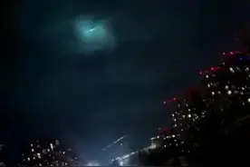 昨晚成都上空惊现UFO，是外星人造访地球还是成飞高科技飞行器？图片