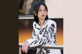 一场晚会，6位歌手假唱，这次歌坛被扒得底裤都不剩了图片