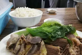 广东一名包租公，名下9亿房产却在卖鸭仔饭，笑称是为了体验生活图片