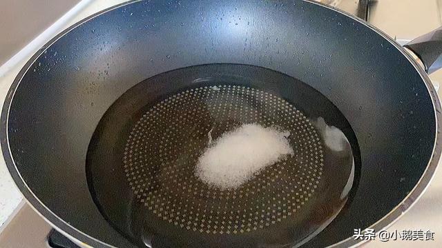 炸糖糕最忌小火慢炸，婆婆卖了40年的糖糕，教你炸糖糕正确做法