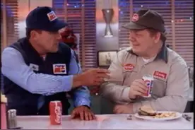 喝百事可乐，兑换战斗机！竟然有人做到了？图片