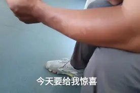 湖北男子送2个月外卖，给远嫁妻子买52克古法手镯，妻子心疼不已图片