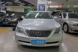 20万买辆开了10多年的雷克萨斯，这是人傻钱多？网友：信仰很值钱图片