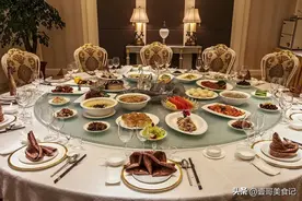 饭桌规矩：“菜不摆3，筷不成5，席不成6”寓意深远，真实用图片