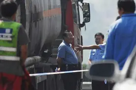 陕西“表哥”杨达才：戴豪表重大车祸现场微笑，被网友们举报落马图片