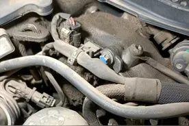 搞了辆"破烂不堪"的经典香蕉奔C218，进厂翻新重造，复活又变新车图片