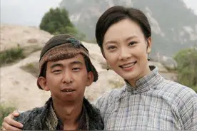 巨兴茂：丑的别致，用24年逆袭成导演，如今娶妩媚娇妻成人生赢家图片