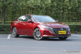 新车｜配置提升如何选？对比雅阁、凯美瑞！东风日产天籁购车手册图片