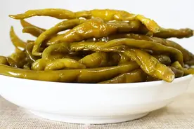 夏天腌辣椒最快的方法，不到一星期就能吃，酸辣开胃，太过瘾了图片