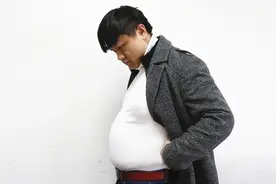 四十岁以后，为何肚子上的肉越来越多？做到3点，打造平坦腹部图片