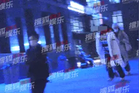 刘涛13岁女儿罕见曝光，蹦蹦跳跳性格活泼，被赞五官精致脸型圆润图片