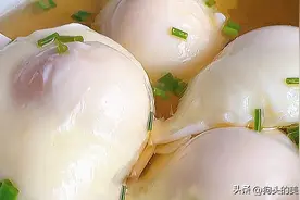 这才是荷包蛋的正确做法，无白沫不散花，个头圆润口感嫩滑图片