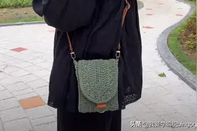 用自己钩的包包是种享受，星花手机包编织教程，一点不比买的差图片