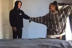 从乡村土妹混成时尚顶流，她这张脸怎么一夜间崩塌了？图片