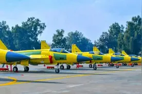 买歼10C还不满足，巴铁又购30架四代机，全套中式武器配置拉满图片