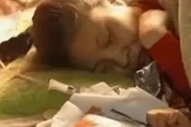 河北女孩被哥哥打2巴掌，“瘫痪”在床20年，监控下其秘密被拆穿图片