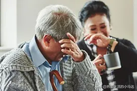 63岁大爷哭诉：和亲家母再婚5年，子女很满意，而我们却苦不堪言图片