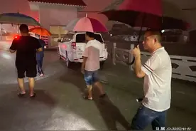 谷饶镇连夜转移危房户和低洼地区群众图片