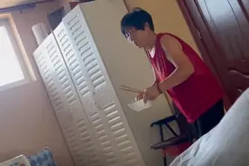 河北一女子生女儿遭婆婆嫌弃，80岁奶奶伺候坐月子，场面让人感动图片