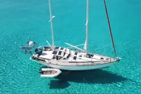 一家三口放弃一切，搬到30㎡小船上一住就是12年，网友：也是服气图片