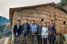 “与世隔绝”的一家六口，没有邻居相伴，被发现时连户口也没有图片