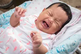 宝宝为啥一到“黄昏”就哭闹？知道原因后，才发现是我错怪孩子了图片