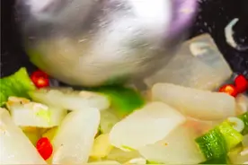 虾米炒冬瓜做法，这样炒虾米不咸，冬瓜鲜美，汤汁下饭爽滑！图片