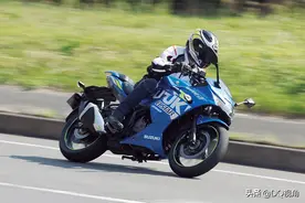 铃木Gixxer SF250街跑摩托，最大26马力，车身更轻操控更好图片